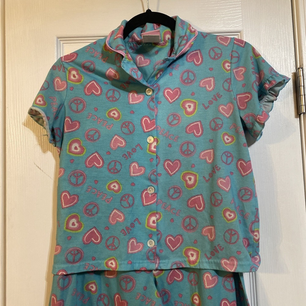 Night Life Girls Pajamas Set Sz XL 14/16 short sleeves, Hearts, Peace, and Love
